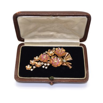 Antique jewelry - Gold and Diamonds Vintage Brooch